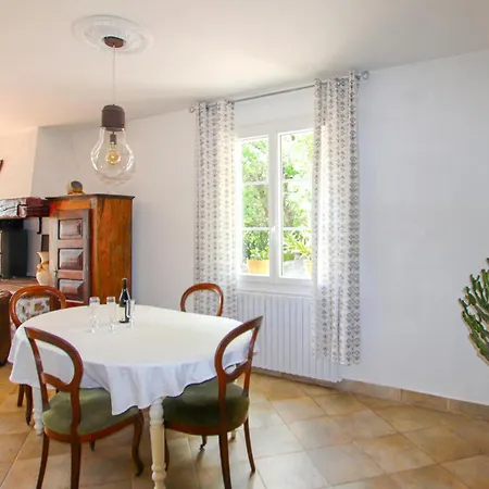 House Wooded Hill Holiday home